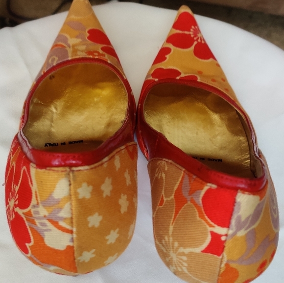 🔥🔥🔥D&G Dolce and Gabbana Red and Mustard fabric and leather heels. - Picture 6 of 7